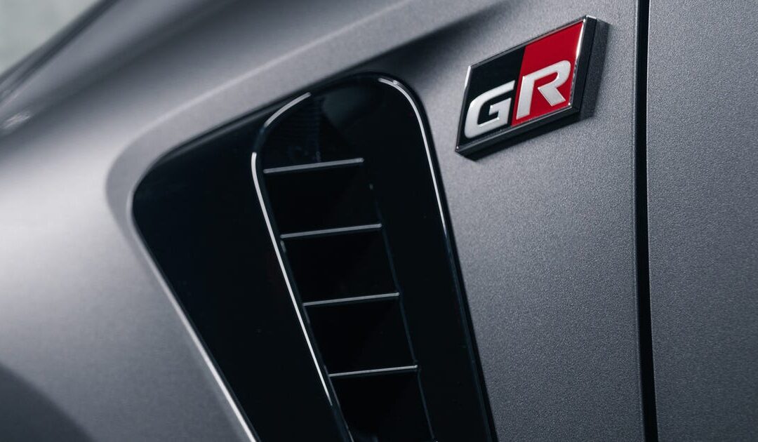 Toyota GR Corolla High-Performance Hatch Teased, Debuts Thursday – Roadshow